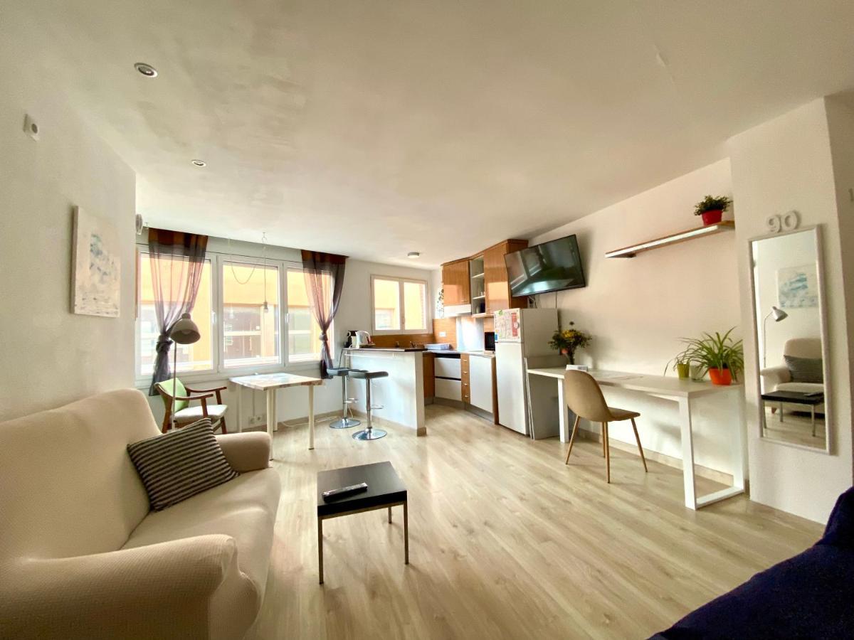 Piscina En Centro De Terrassa Apartman Kültér fotó